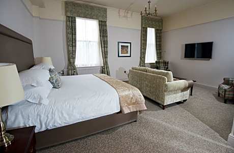 Standard Family Room 3