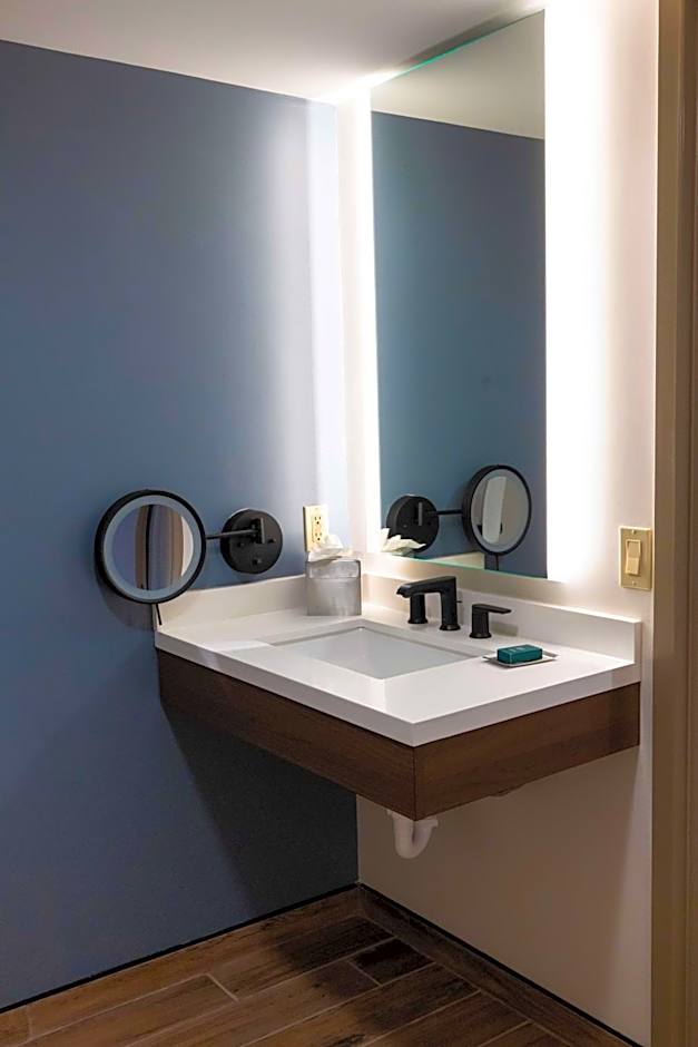 DoubleTree By Hilton Tinton Falls Eatontown