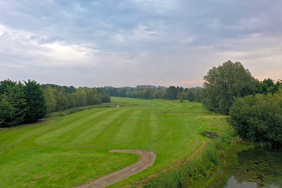 The Essex Golf & Country Club Hotel