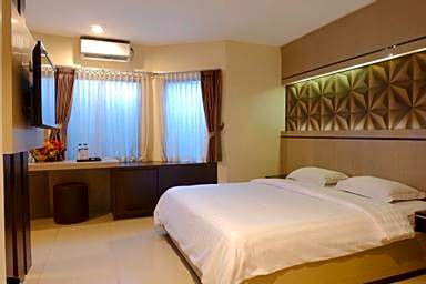 Alexander Hotel Tegal