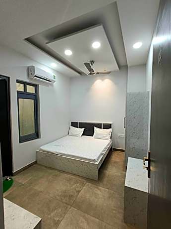 OYO 81159 Hotel Crown