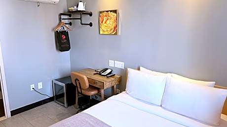 Deluxe Queen Room