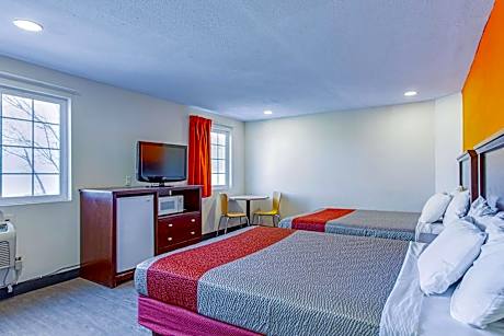 Queen Room with Two Queen Beds - Non-Smoking