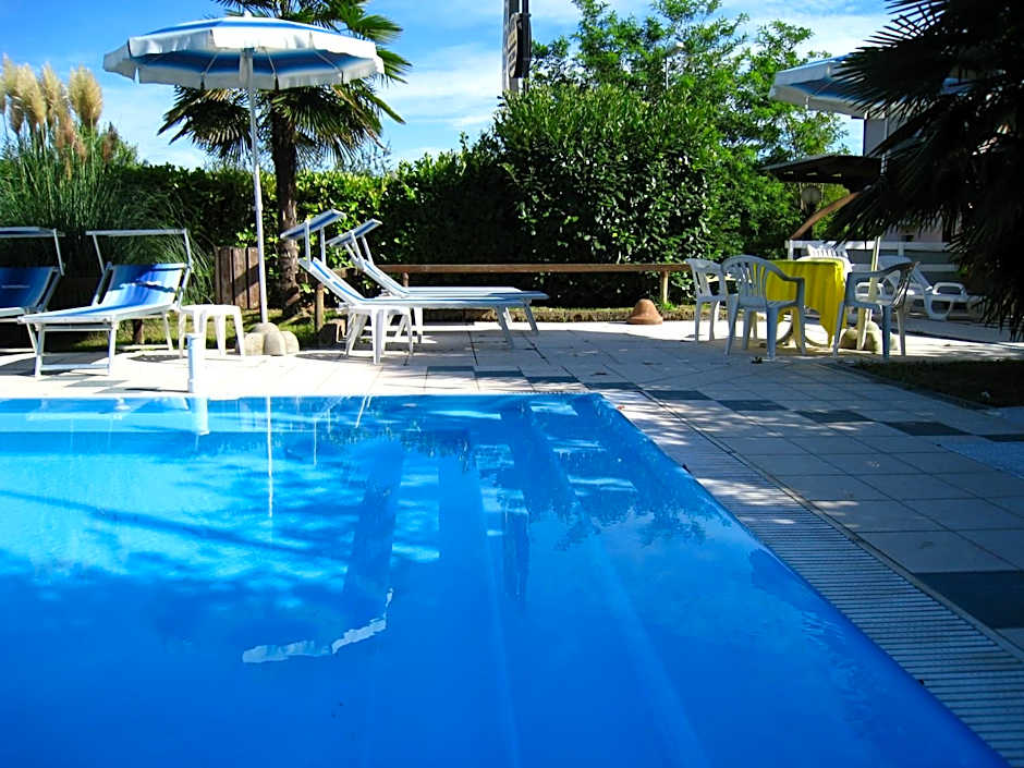Hotel Boomerang - Check-in & Meals in front at hotel Sporting