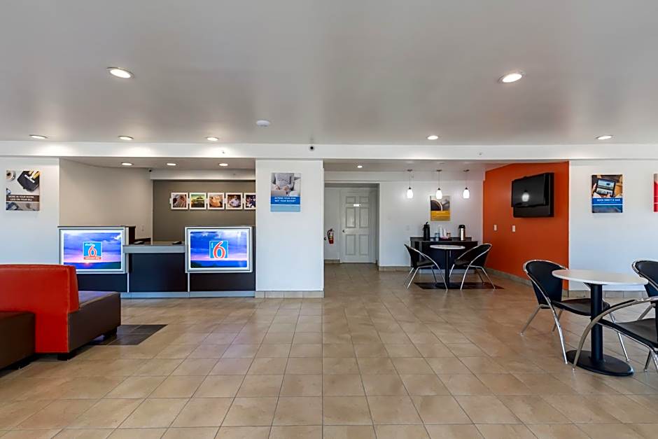 Studio 6-Bryan, TX - University Area