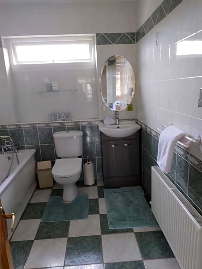 Tess's Guest House R95K6N1 This Property is unsuitable for children under 12 years old