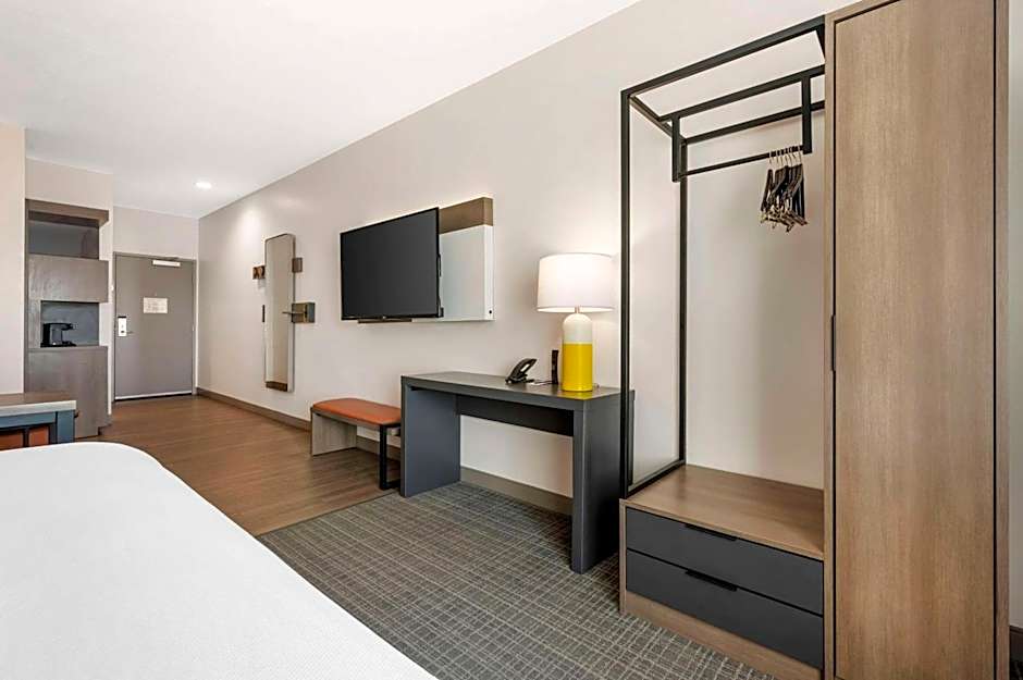 Comfort Suites