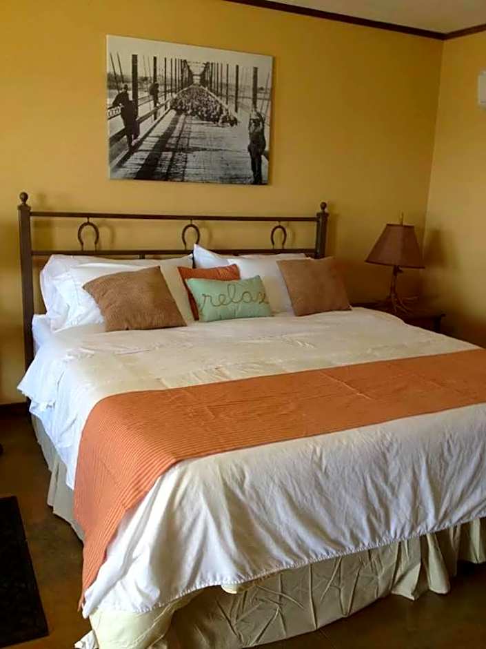 HH Creek Inn