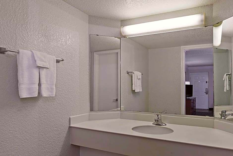Travelodge by Wyndham Houston Cy-Fair