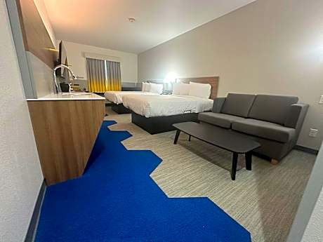 Studio Queen Suite with Kitchenette - Non-Smoking