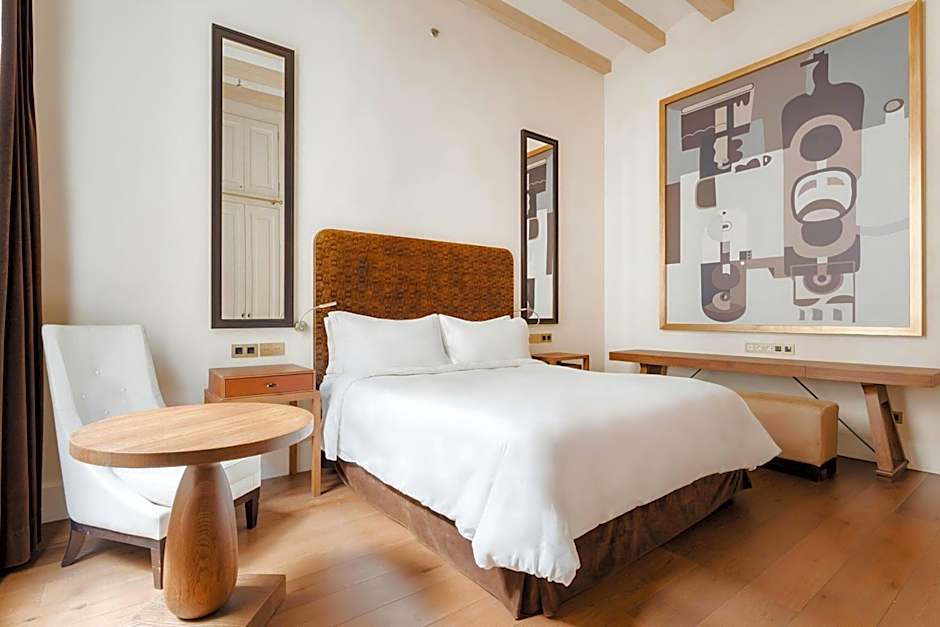 DO Plaça Reial powered by Sonder