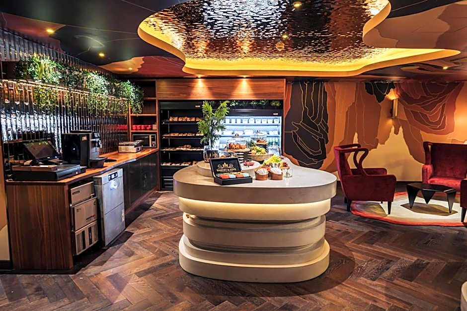 Superior East Wing Rooms by FIVE Zurich