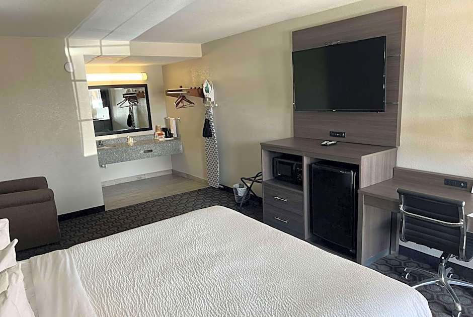 Days Inn by Wyndham Wagoner