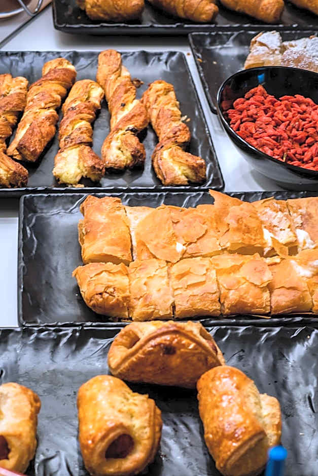 Alexandra Elegance Bridging Generations