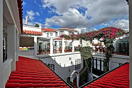 El Hotel de Su Merced