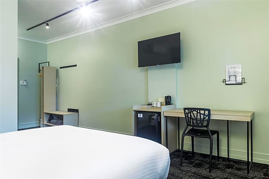 Nightcap at Atherton Hotel