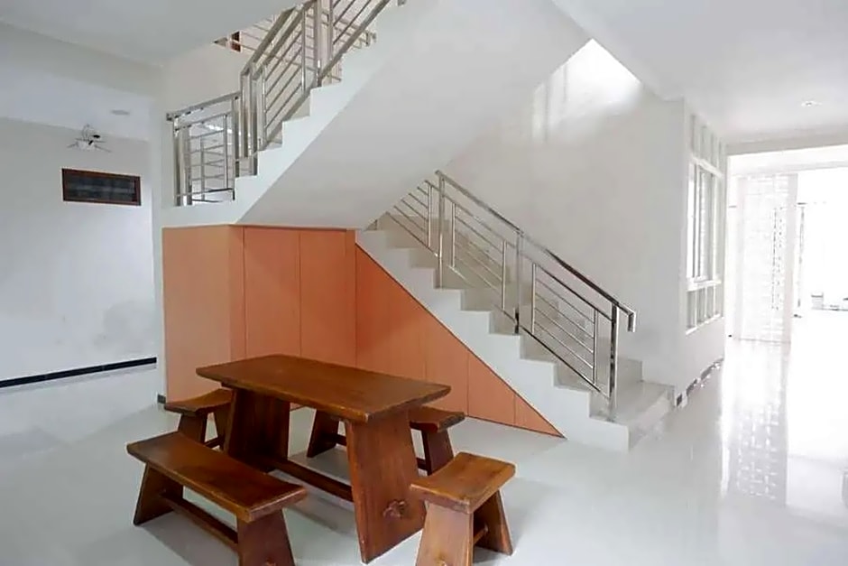 De Mangkoe Homestay by RedDoorz – Banjarsari, Surakarta, SD