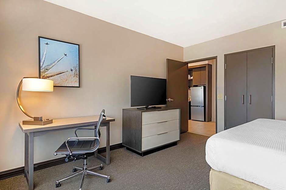 Best Western Plus Executive Residency Rigby's Water World Hotel