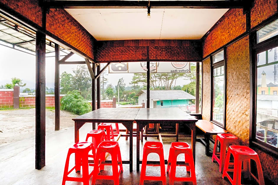 Super OYO 2961 Artana Bed & Breakfast