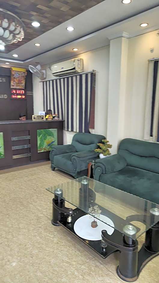 Goroomgo Ashoka Grand Varanasi Indian Only near Railway Station