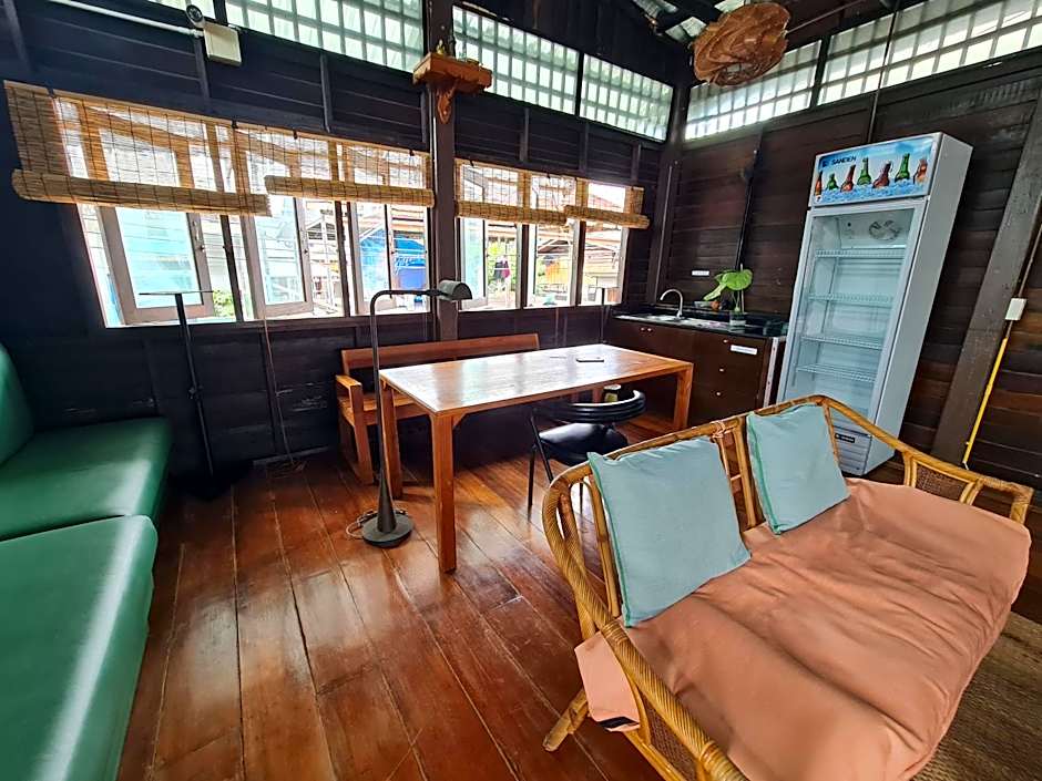 Non House Bangkok บ้านนอนโฮสเทล