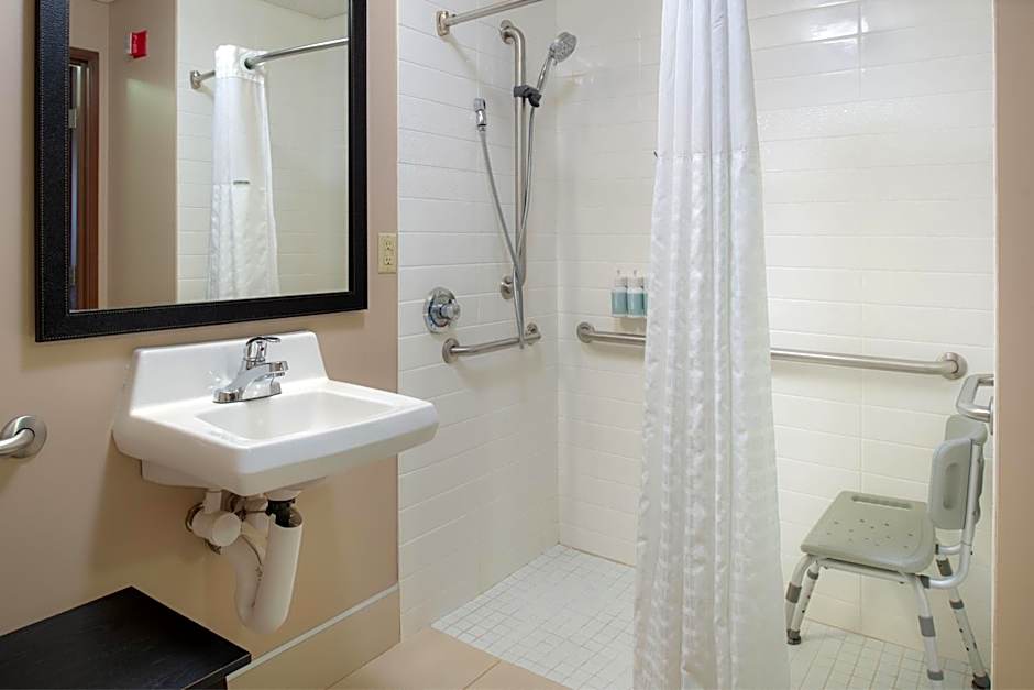 Fairfield Inn & Suites by Marriott Dayton Troy