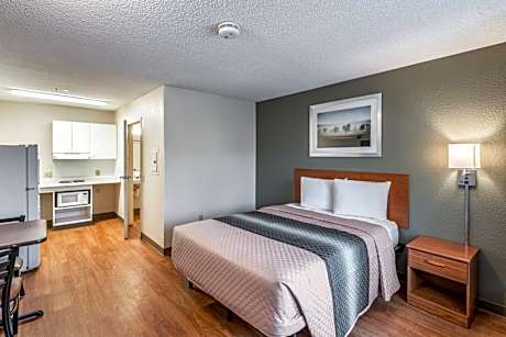 Studio Queen Room Disability Access Non-Smoking