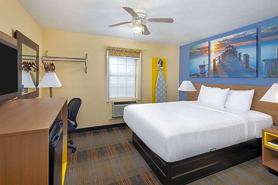 Days Inn by Wyndham Holladay