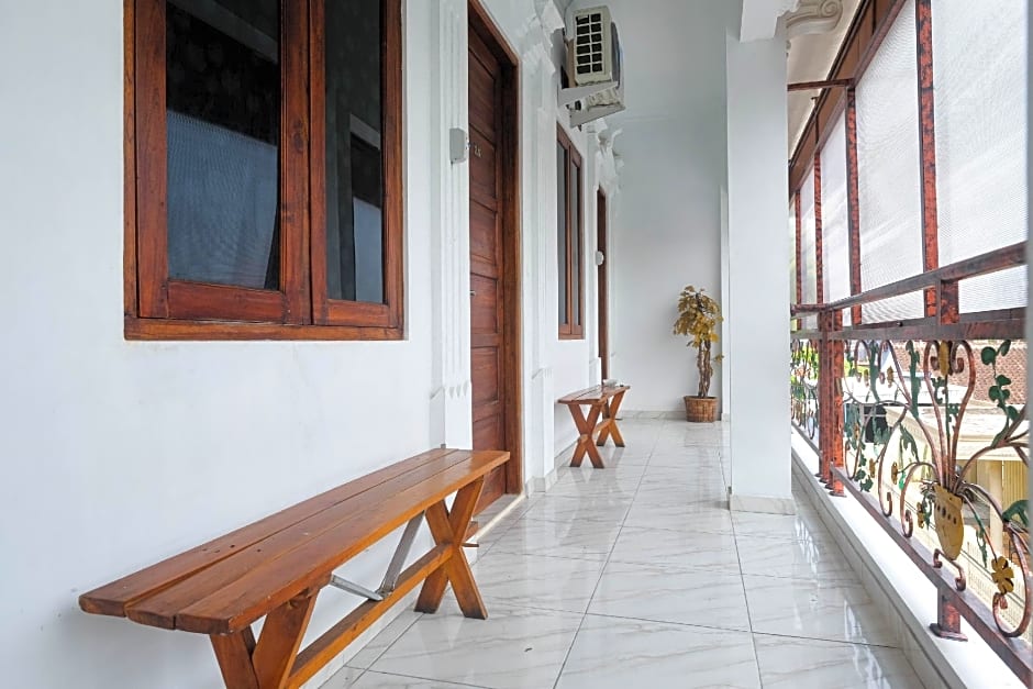 RedDoorz near Stasiun Purwosari