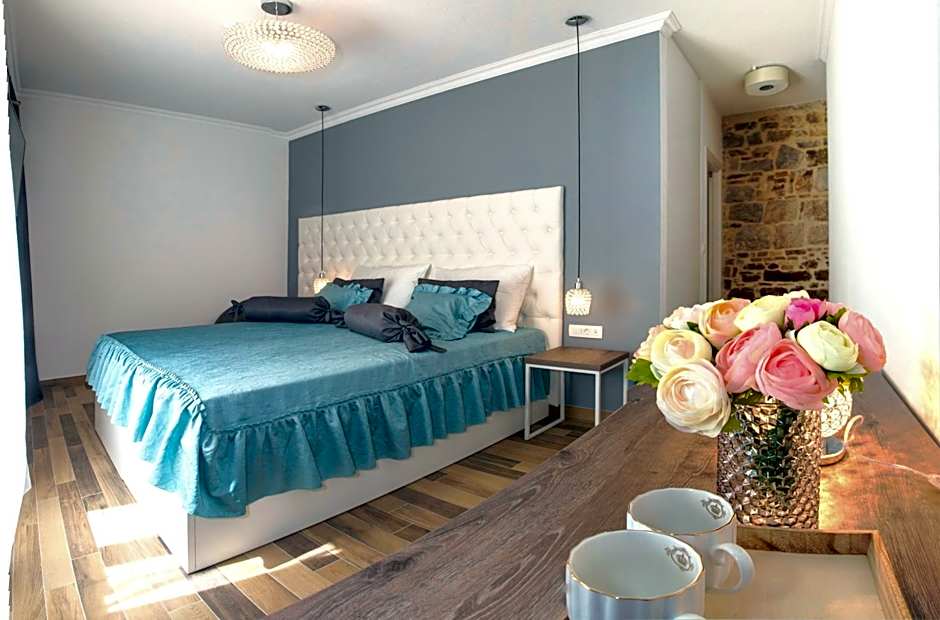 Aspalathos Residence