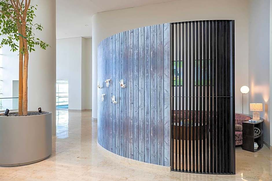 Renaissance by Marriott Schaumburg Convention Center Hotel