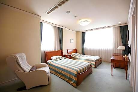 Standard Twin Room - Non-Smoking