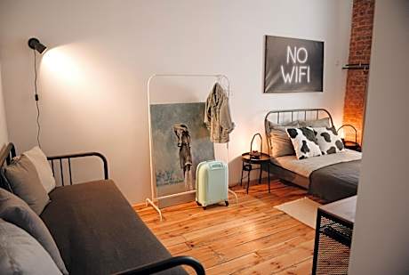 Deluxe Quadruple Room with Shared Bathroom (6)