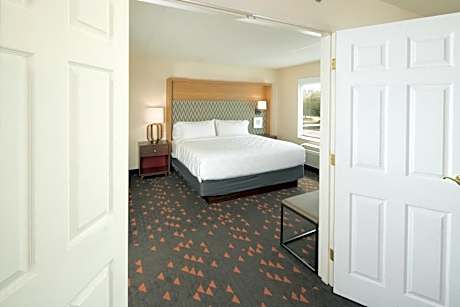 King Suite - Communication Accessible