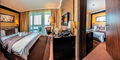 Family Room with Balcony (2 Adults + 2 Children)