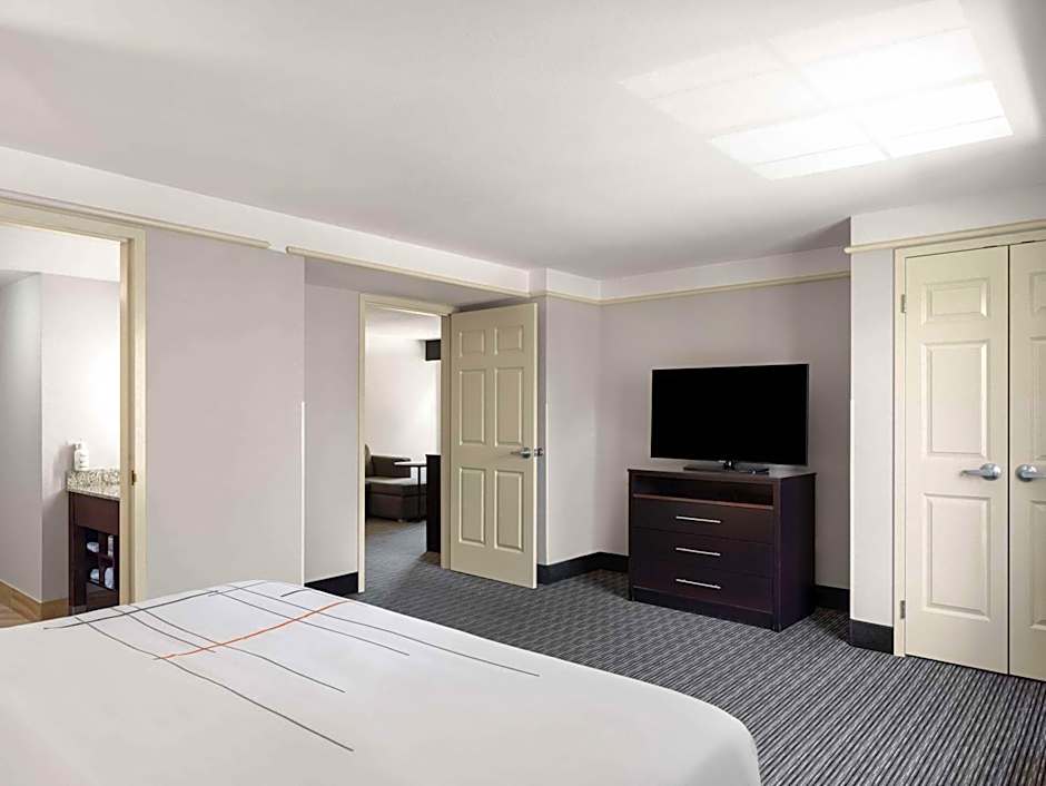 La Quinta Inn & Suites by Wyndham Santa Clarita - Valencia