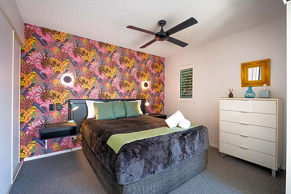 Noosa River Sandy Shores Hotel