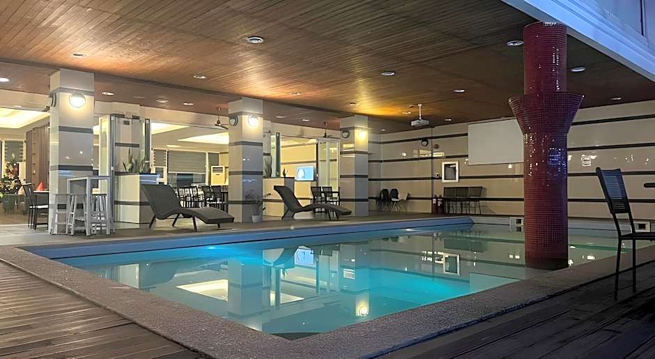 Townhouse Oak Vera Hotel Near Clark International Airport