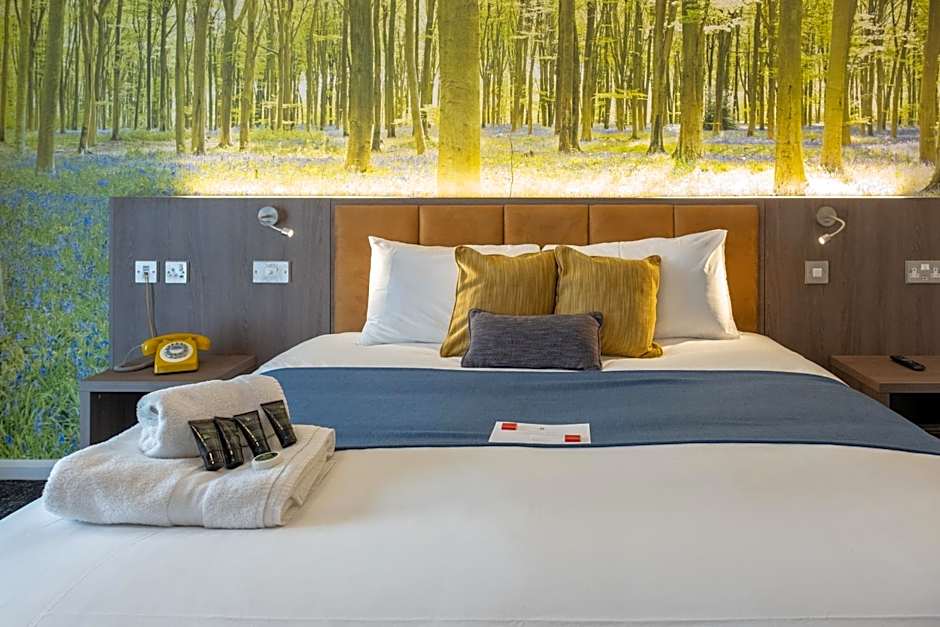 Burleigh Court Hotel and Leisure