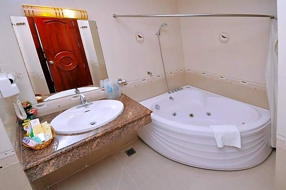 Tan Hoang Long Hotel Nguyen Van Cu