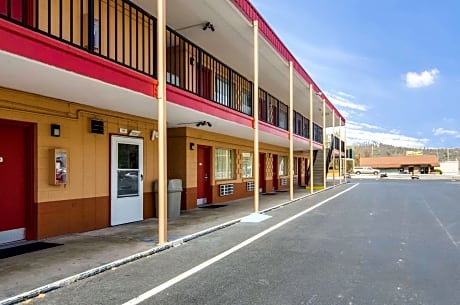 Econo Lodge Near Motor Speedway