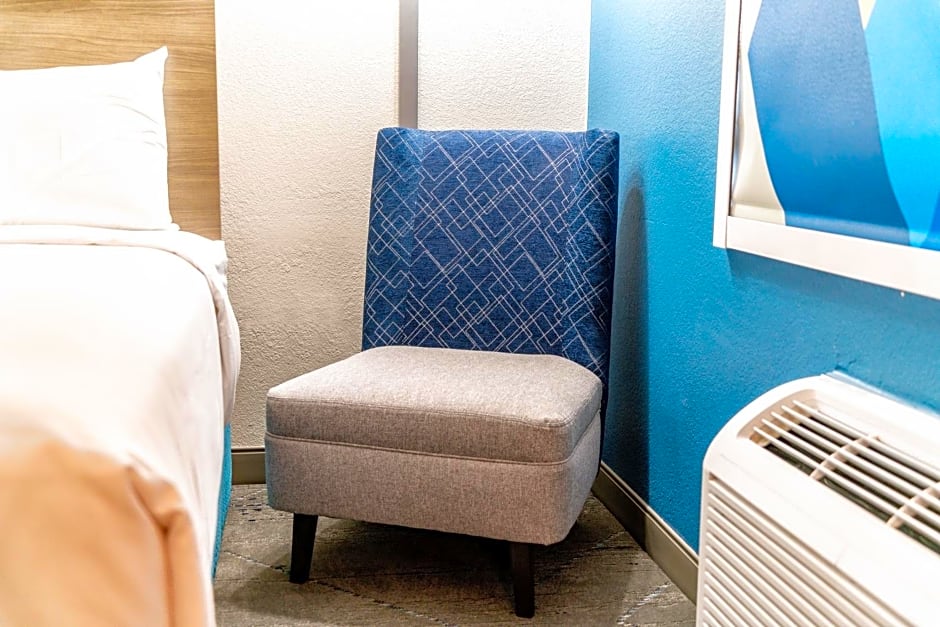 Holiday Inn Express & Suites Phoenix - Mesa West, an IHG Hotel