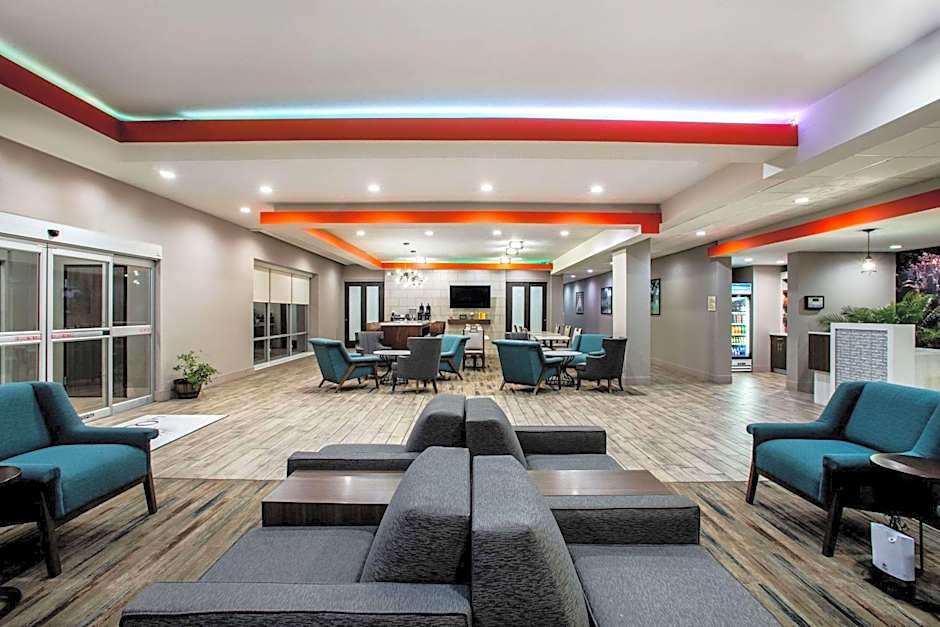 La Quinta Inn & Suites by Wyndham Pittsburg