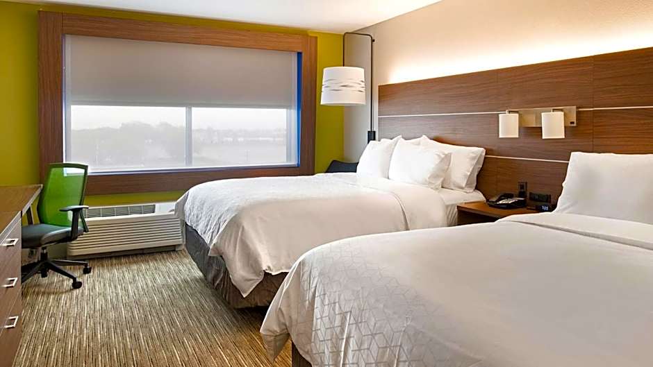 Photo 1 of 6 of Standard 2 Queen Beds