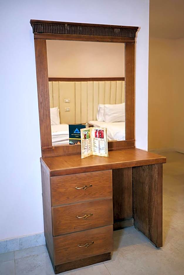 Grand Pyramid View Hotel