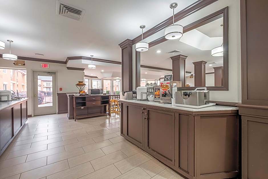 Red Roof PLUS+ & Suites Knoxville West-Cedar Bluff