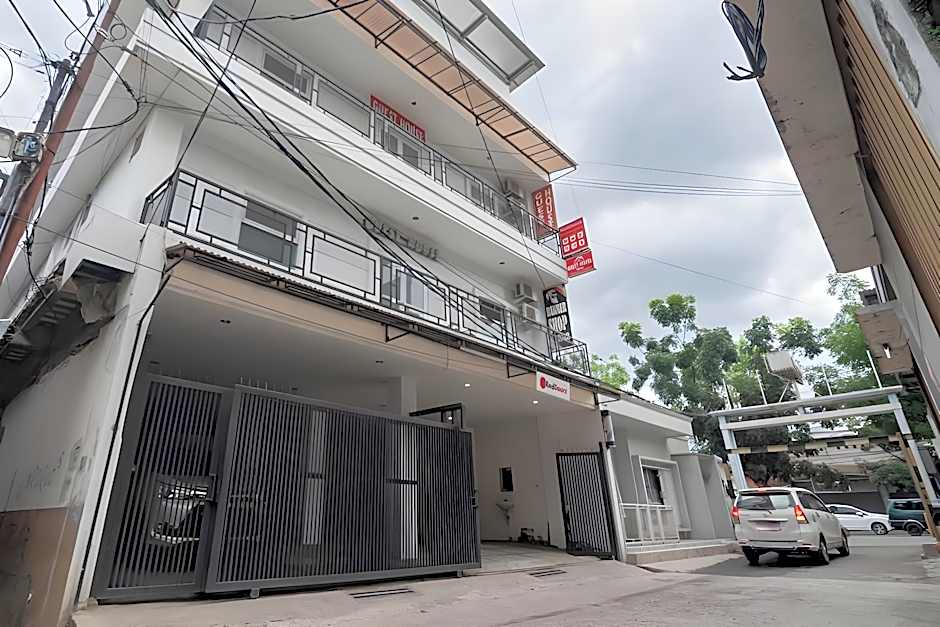 RedDoorz near Exit Toll Moh Toha