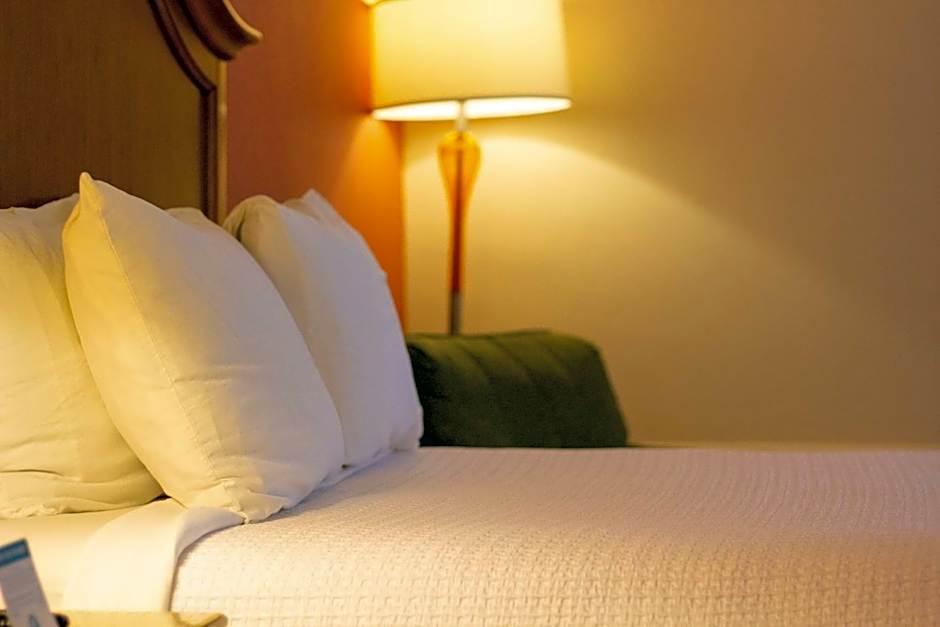 Best Western Plus A Wayfarer's Inn & Suites