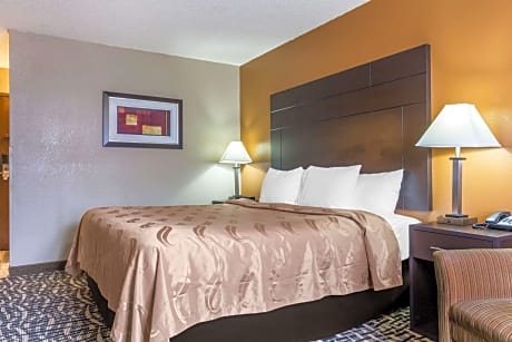 1 King Bed, Nonsmoking, Accessible
