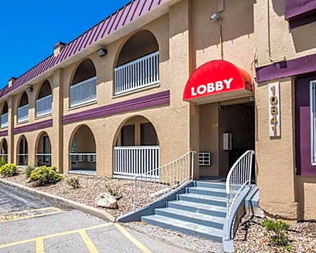 Econo Lodge Urbandale